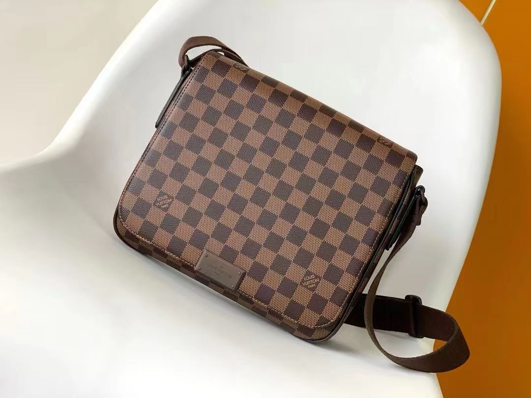 Louis Vuitton Damier Ebene Messenger Bag