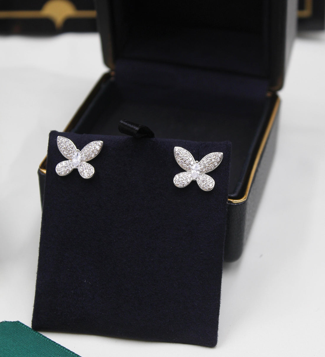 Elegant Butterfly Pendant Necklace with Sparkling Diamonds